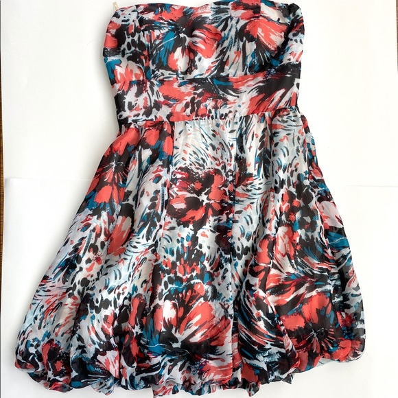 Charlotte Russe Dresses & Skirts - Charlotte Russe strapless dress